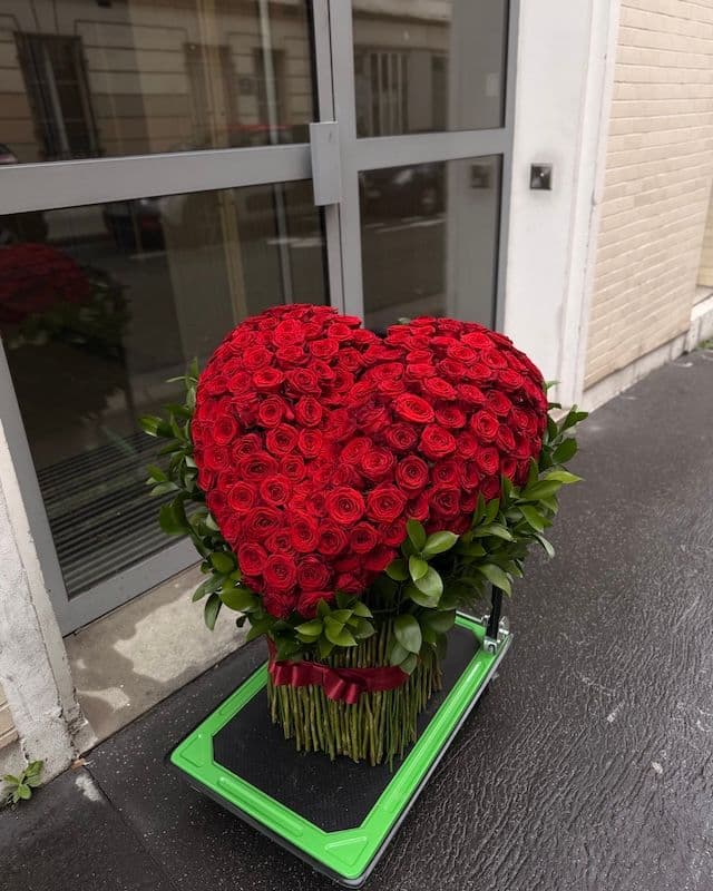 Bouquet cœur de 200 roses rouges
