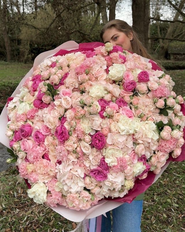 Grand bouquet premium dans des tons framboise