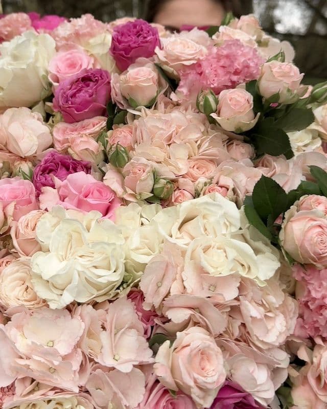 Grand bouquet premium dans des tons framboise