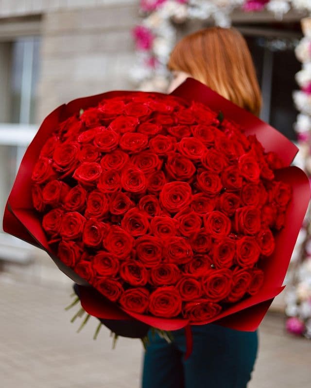 Bouquet de 100 roses rouge 50 cm