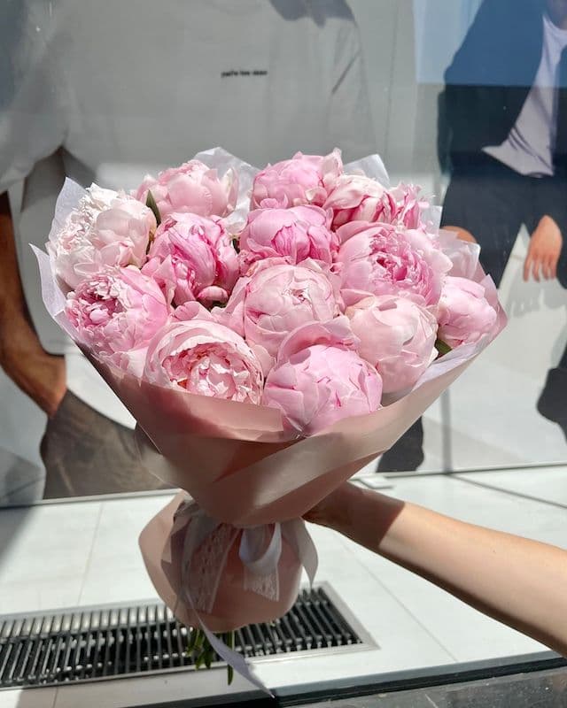 Bouquet de 15 pivoines roses Sarah Bernhardt