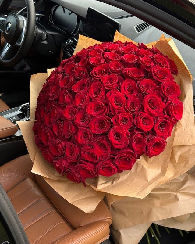 Bouquet 100 roses Explorer rouges - kraft
