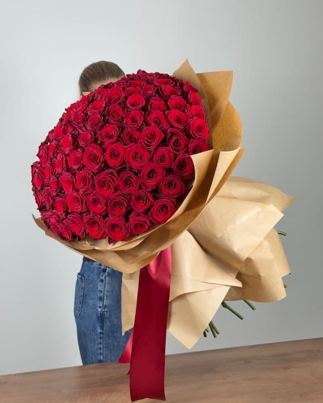 Bouquet 100 roses Explorer rouges - kraft