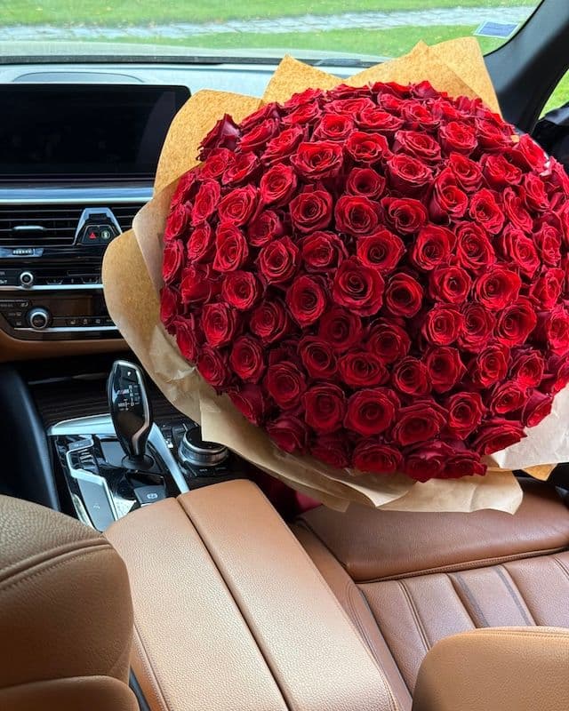 Bouquet 100 roses Explorer rouges - kraft