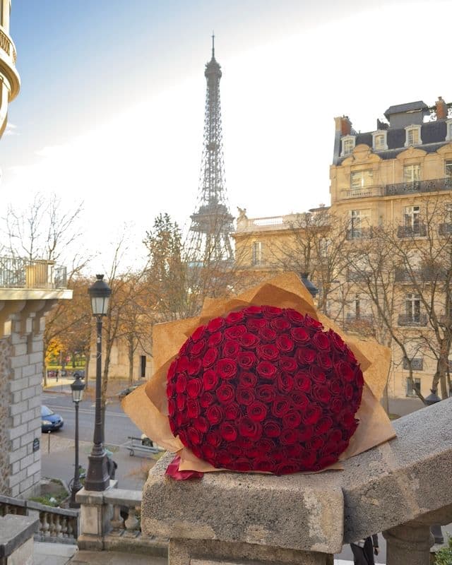 Bouquet 100 roses Explorer rouges - kraft
