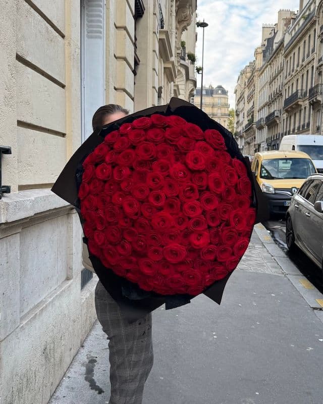 Bouquet 100 roses Red Naomi rouges - luxe