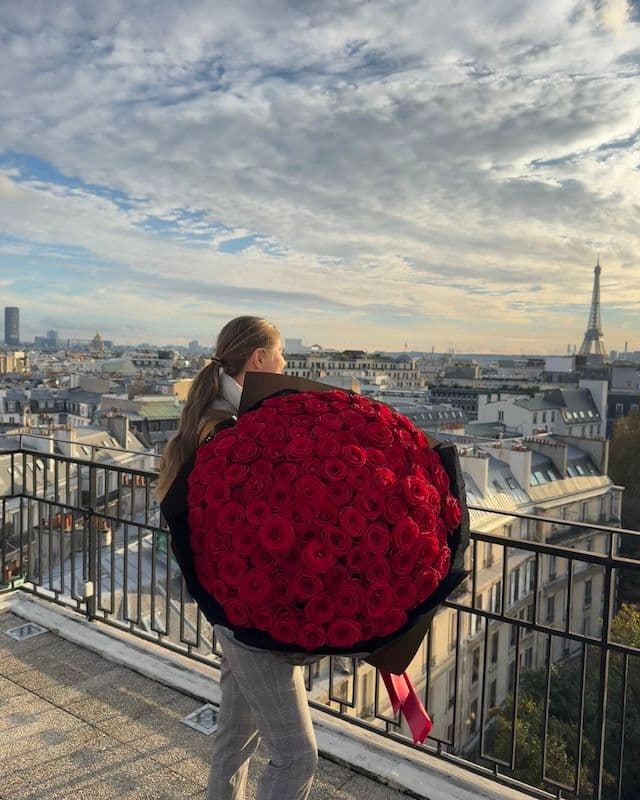 Bouquet 100 roses Red Naomi rouges - luxe