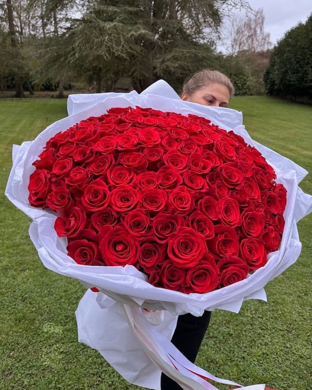 Bouquet 100 roses Freedom rouges - généreux