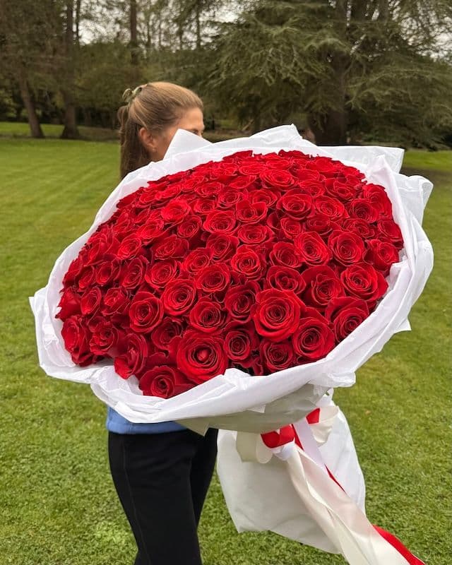 Bouquet 100 roses Freedom rouges - généreux
