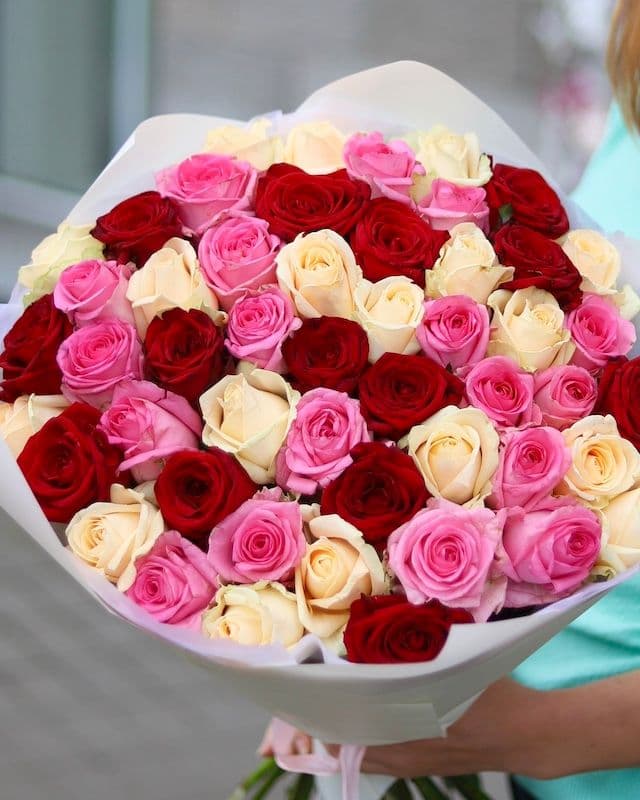 Bouquet de 45 roses blanches-roses-rouges