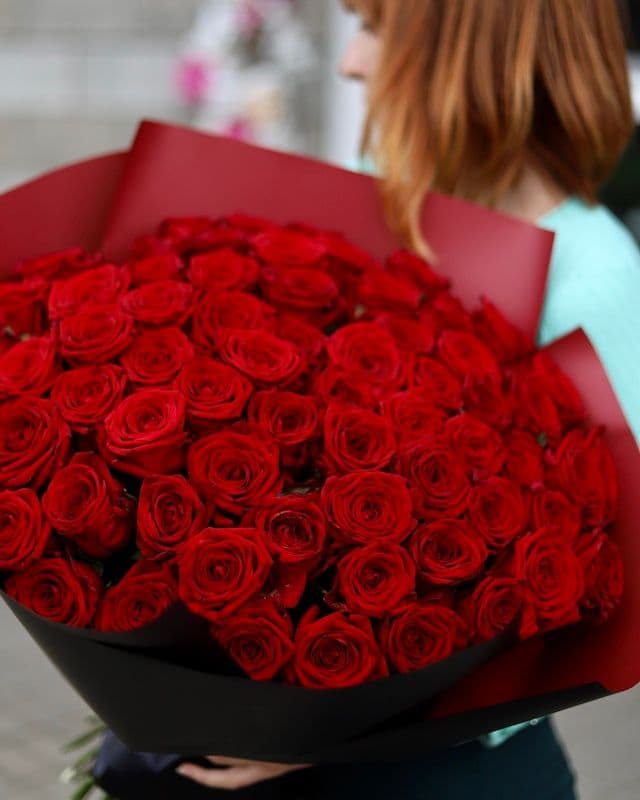Bouquet de 80 roses rouges Freedom
