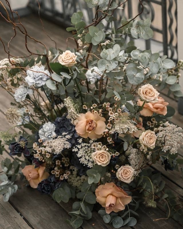 Ensemble Floral Élégant – Bleu & Cappuccino pour Élément à Paris