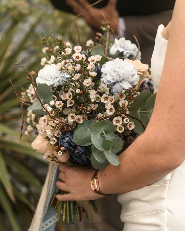 Ensemble Floral Élégant – Bleu & Cappuccino pour Élément à Paris
