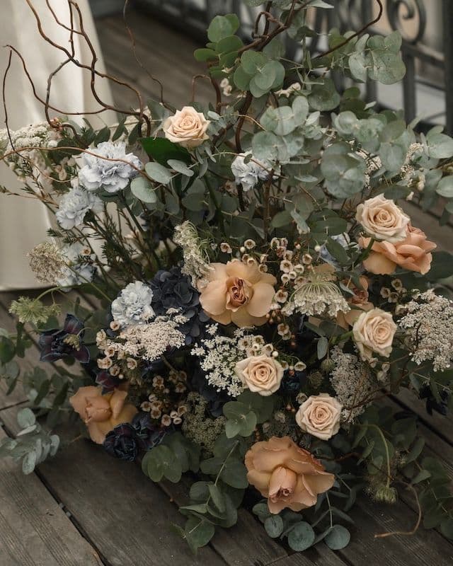 Ensemble Floral Élégant – Bleu & Cappuccino pour Élément à Paris