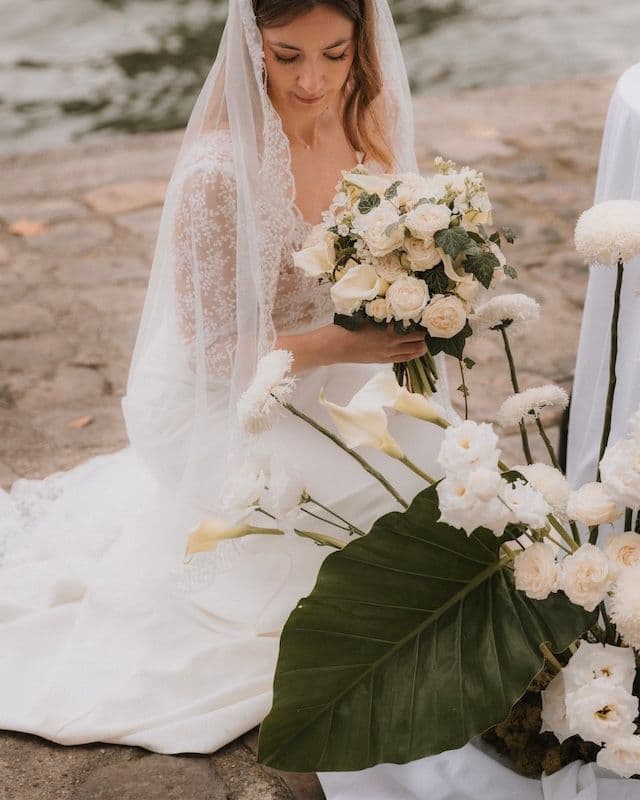 Élégance Verte & Blanche – Fleurs de Mariage à Paris