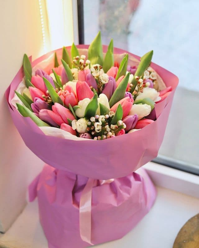 Lilas bouquet de tulipes et hamelacium