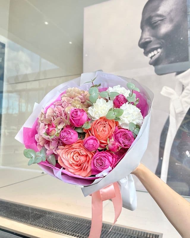 Superbe bouquet avec hortensia et rose Kahala