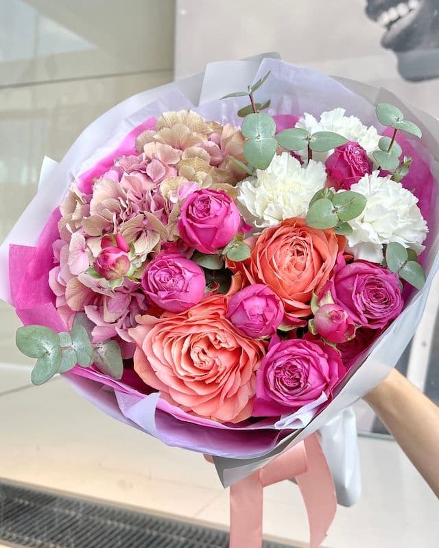 Superbe bouquet avec hortensia et rose Kahala
