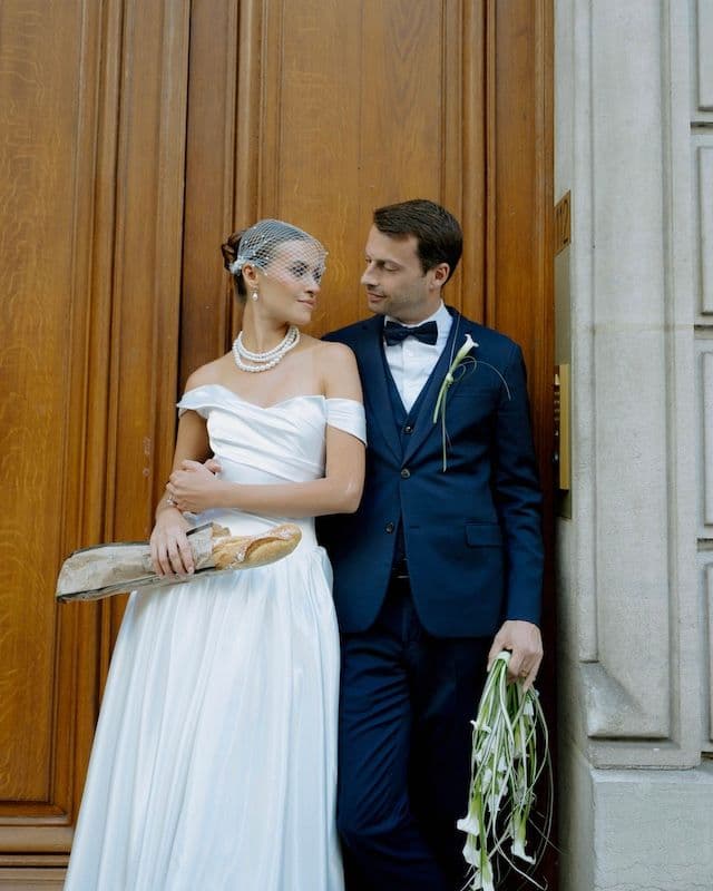 Bouquet de Mariée Courbé et Tendance – Callas Modernes pour un Mariage à Paris