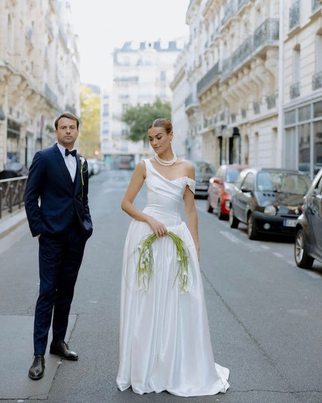 Bouquet de Mariée Courbé et Tendance – Callas Modernes pour un Mariage à Paris
