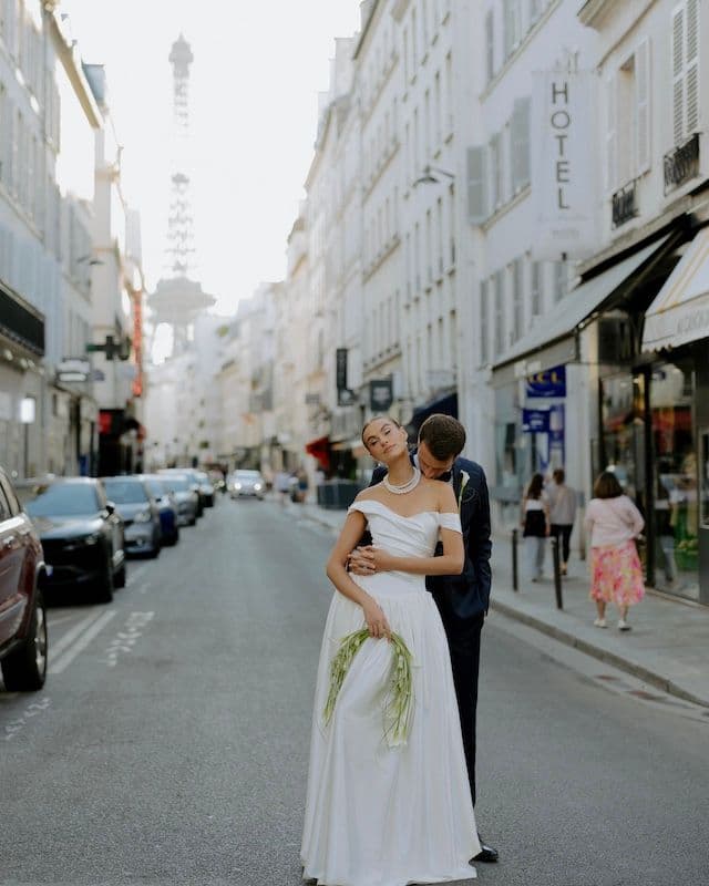 Bouquet de Mariée Courbé et Tendance – Callas Modernes pour un Mariage à Paris