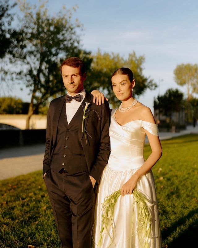 Bouquet de Mariée Courbé et Tendance – Callas Modernes pour un Mariage à Paris