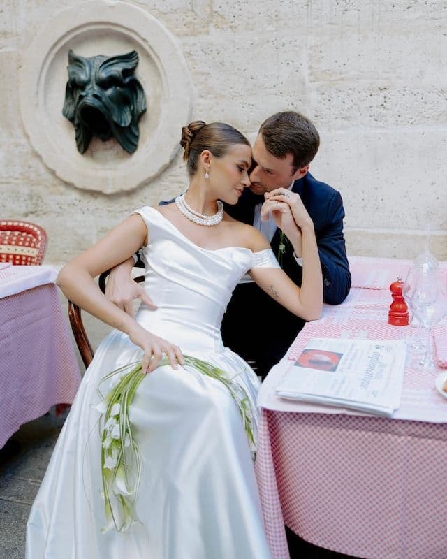 Bouquet de Mariée Courbé et Tendance – Callas Modernes pour un Mariage à Paris